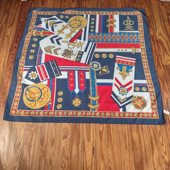 Symphony Scarfs Made In Italy 100% Polyester Microfiber Scarf 34" X 34" - Picture 2 of 7